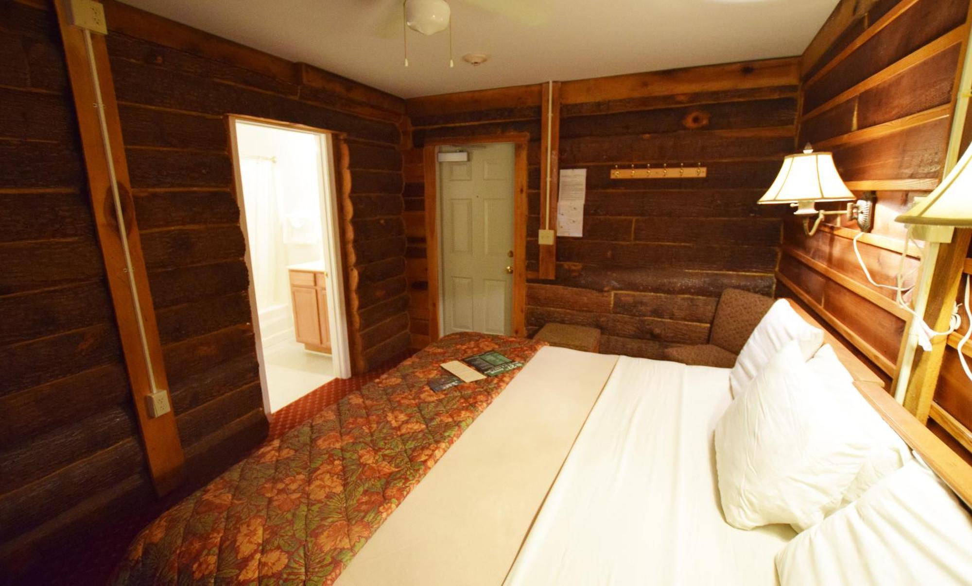 Graves Mountain Farm & Lodges Syria Room photo